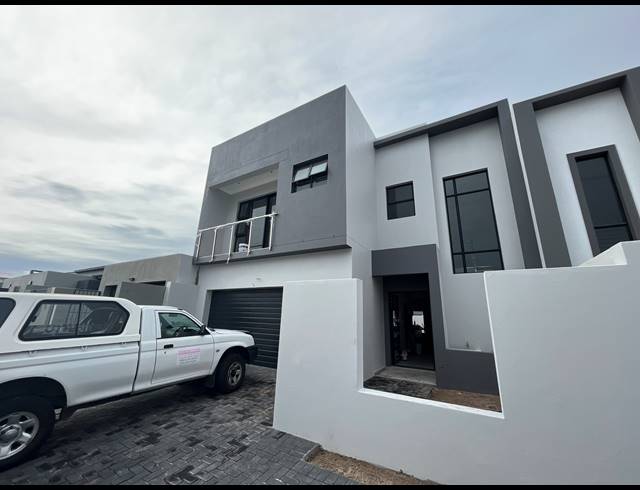 4 BEDROOM HOUSE FOR SALE IN SANDOWN